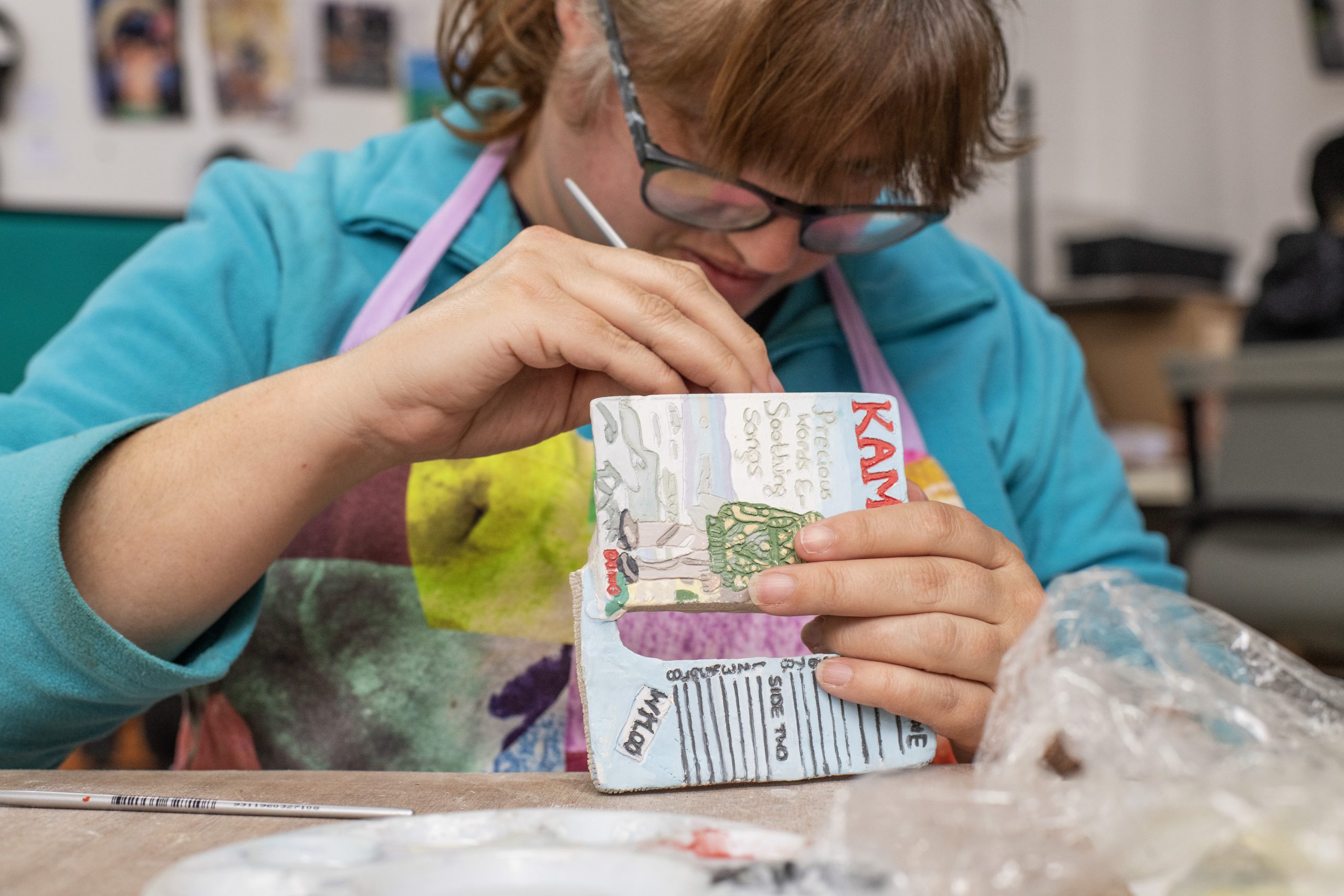 Lisa Reid making ceramics in a studio